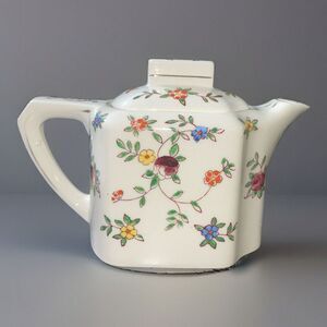 VINTAGE✨ FLORAL DESIGN GOLD‎ TRIMMED SMALL TEAPOT  MADE IN JAPAN